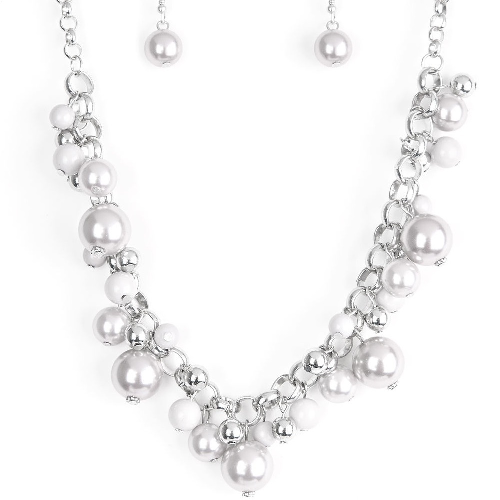 White pearl and silver Necklace